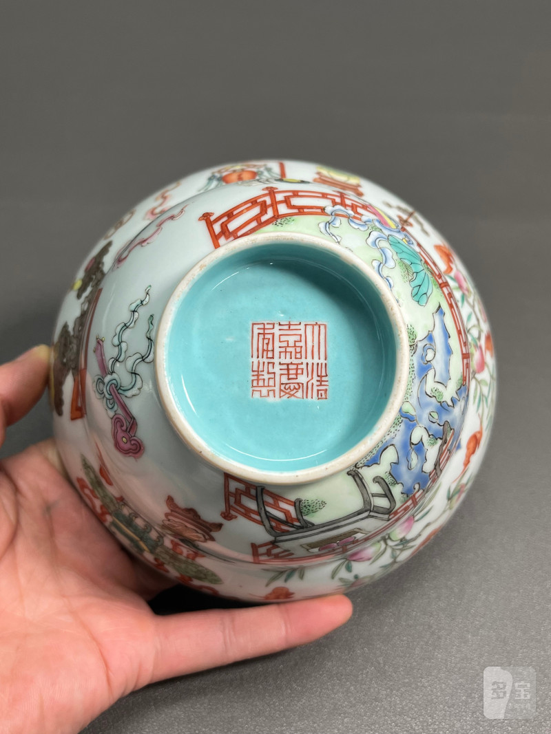 清嘉庆 粉彩“博古”清供图花口折腰碗（附老盒） - 图13